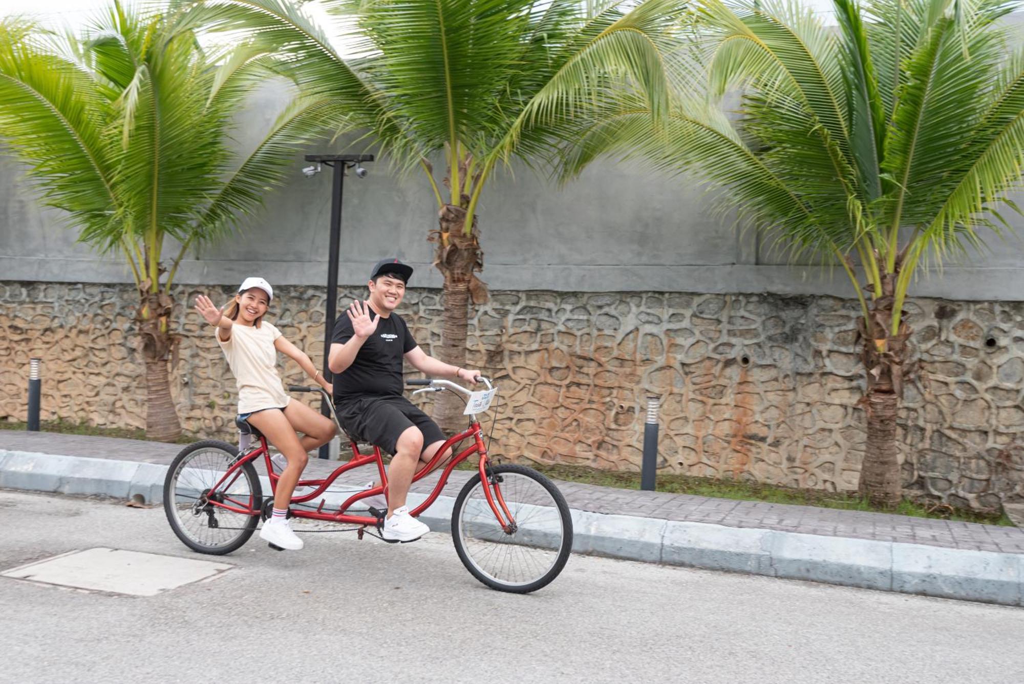Tasik Villa International Resort Porto Dickson Exterior foto Tandem bicycle